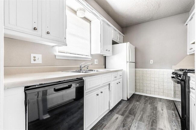 Photo - 918 Delmar Cir