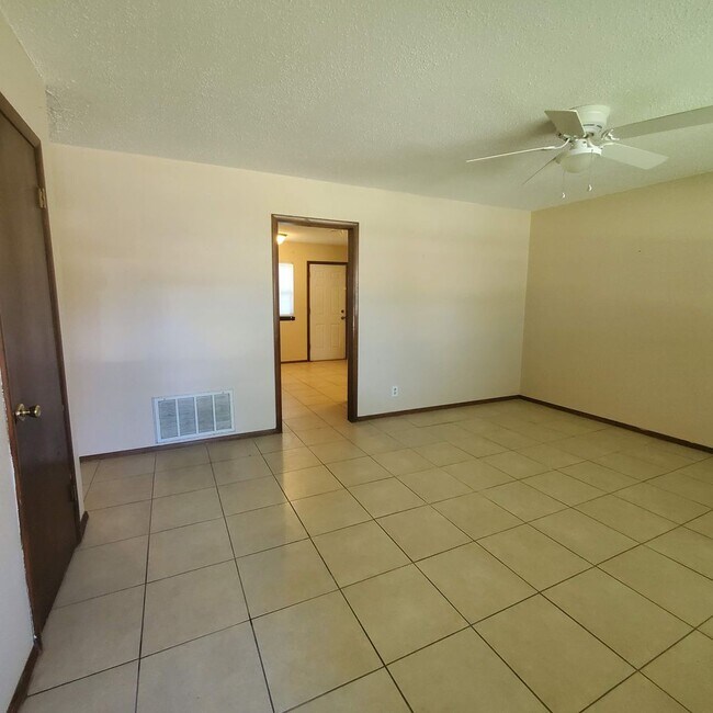 Photo - 2429 N Market Ave Unit 2429 N Market Ave