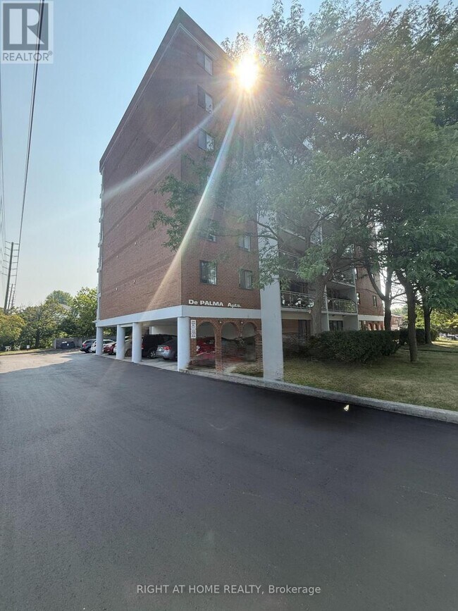 Photo - 855 Wilson Rd N