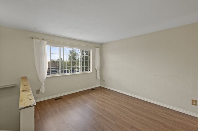 Photo - 4319 Millburn S