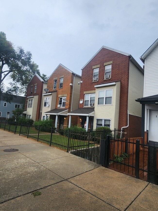 Photo - 8909 S Houston Ave Unidad 1