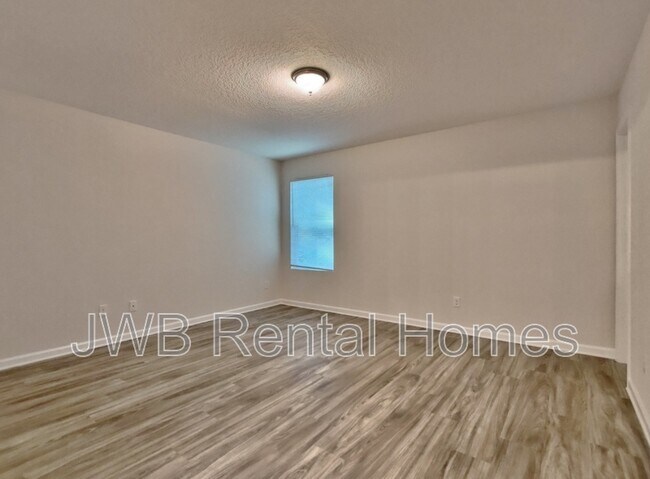 Photo - 704 E 56th St