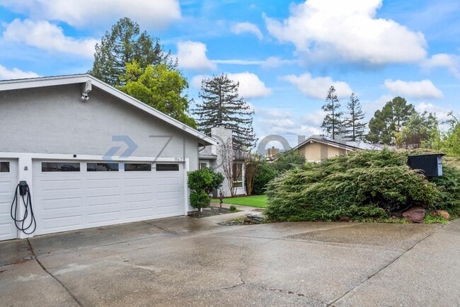 Building Photo - 9627 Alcosta Blvd