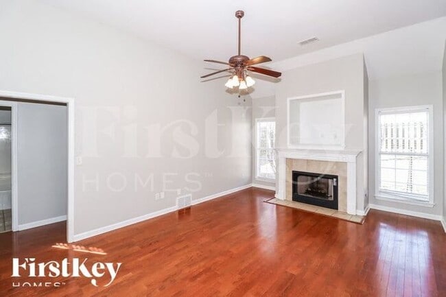 Photo - 969 Nesting Wood Cir W