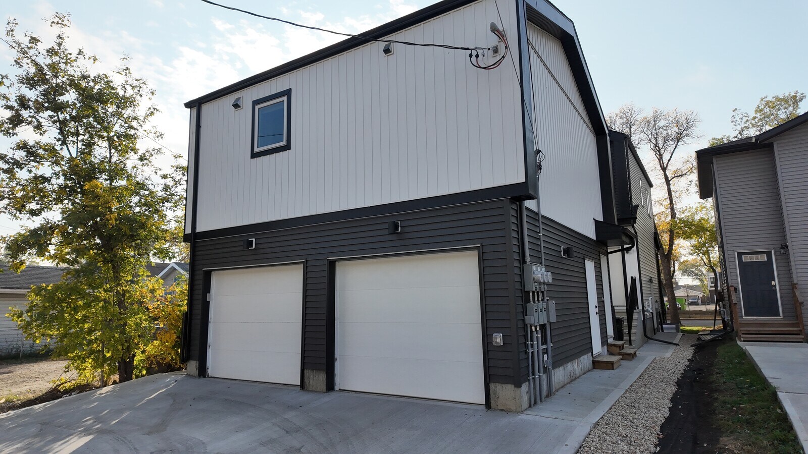 Photo - 12125-12195 95 St Unit GAR