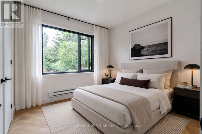 Photo - 390 Palmerston Blvd