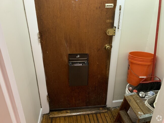 Building Photo - 1758 Commonwealth Ave Unit A Rental