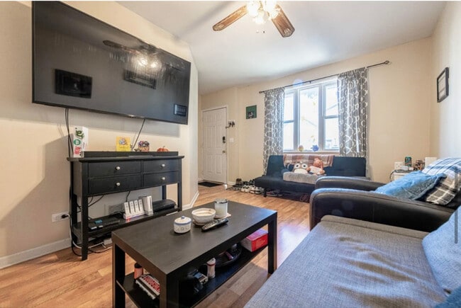 Photo - 2724 S Crowell St Unidad 1