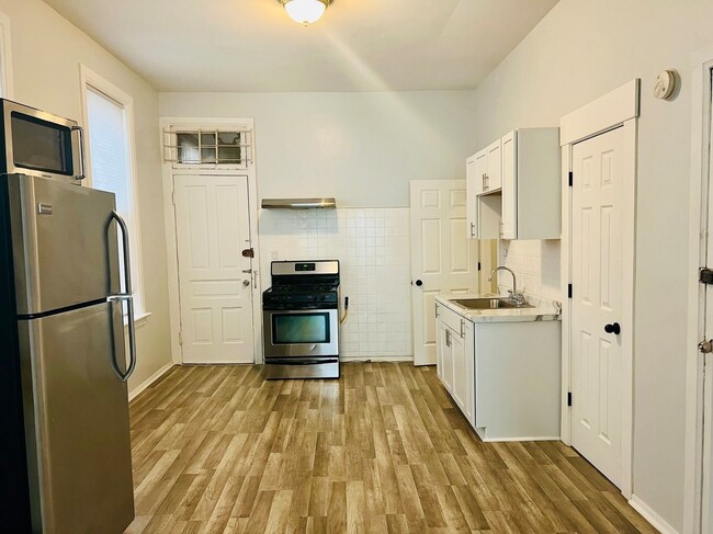 Photo - 920 N Wolcott Ave Unit 2F