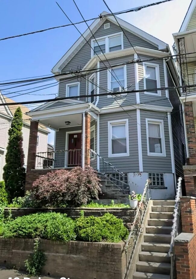 house - 49 Dukes St Unit 2nd floor