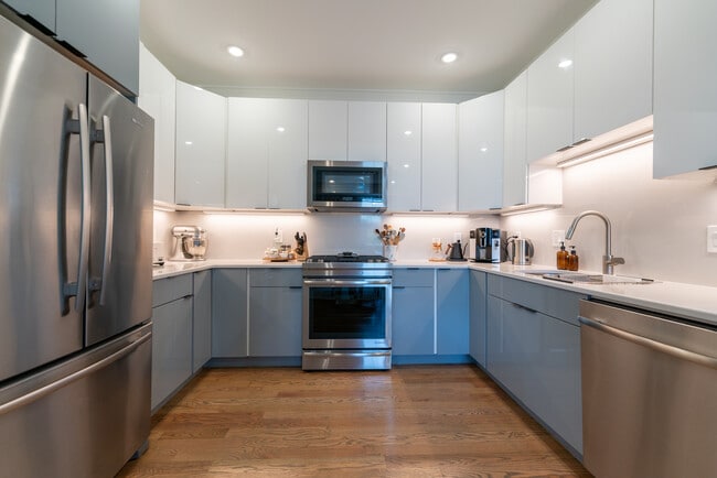 Photo - 464 Sumner St Unit 3
