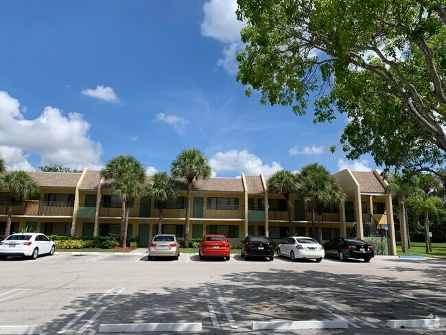 Building Photo - 1535 Meadows Cir W Rental