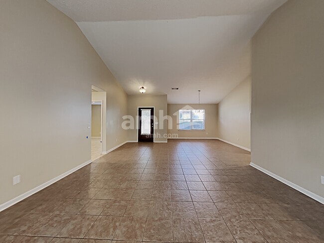 Photo - 247 Rockingham Dr
