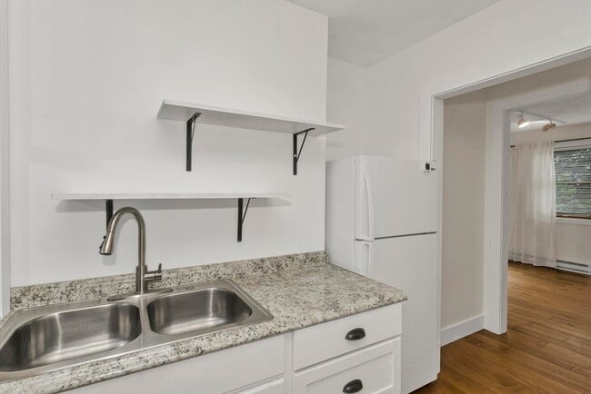 Photo - 11 Silver St Unit B