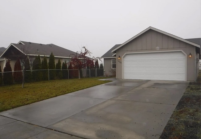 Building Photo - Cute 3 Bed 2 Bath Home!