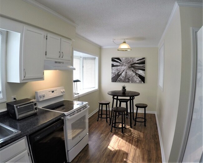 17 Racquet Club Rd Unit Courtside Condos