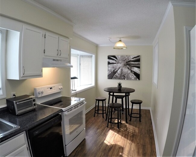 Photo - 17 Racquet Club Rd Unit Courtside Condos