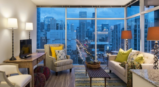 Building Photo - 807 N LaSalle St Rental