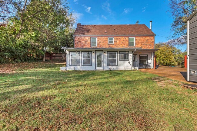 Photo - Spacious 4 bedroom, 2 bath/ detached recording studio