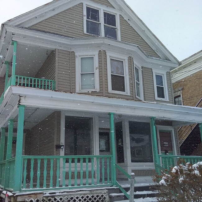 Building Photo - 727 Park Ave Unit Commercial Space