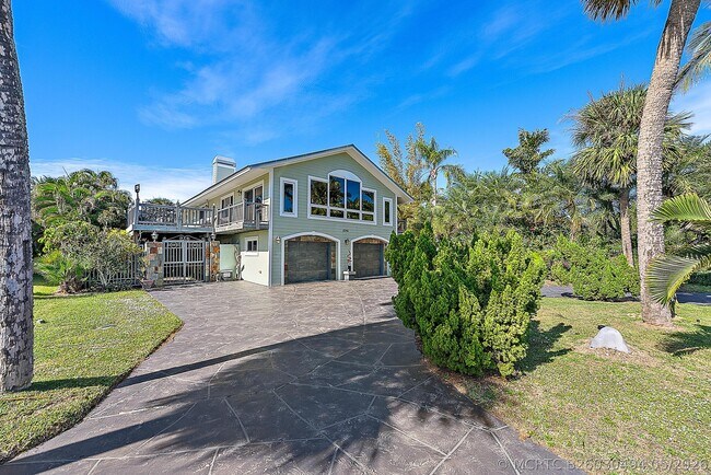 12140 SE Indian River Dr N