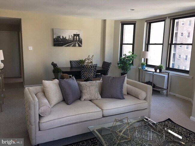 Photo - 135 S 19th St Unidad 804