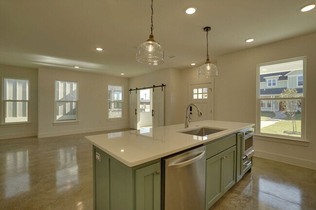 Photo - 112 Cardinal Wds