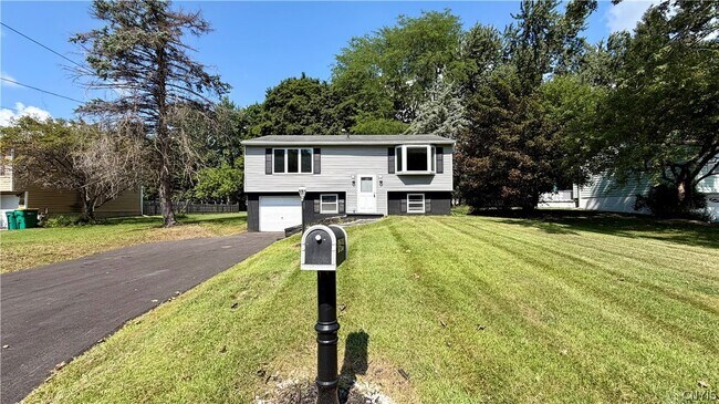 Photo - 104 Finwood Dr