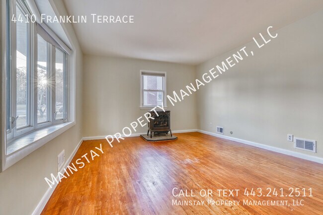 Photo - 3 Bedroom Home  W/ Large Fenced Yard!