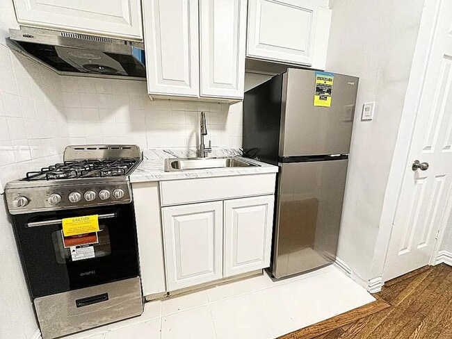 Photo - 111-14 76th Ave