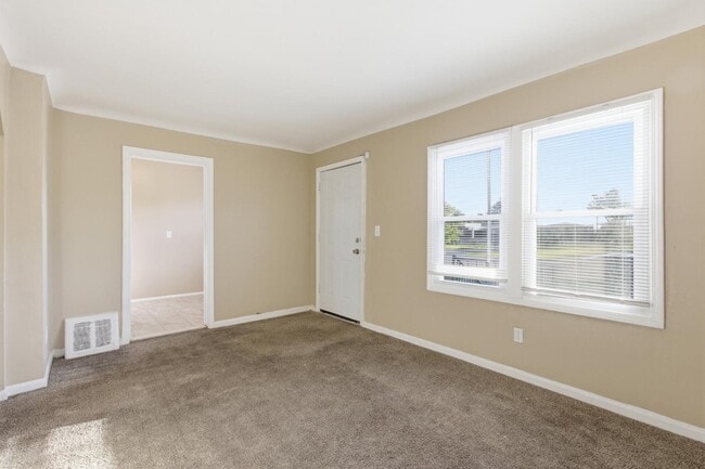 Photo - 18488 Waltham St