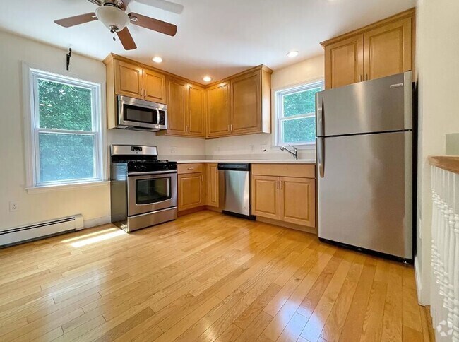 Building Photo - 35 Green St Unit 2 Rental