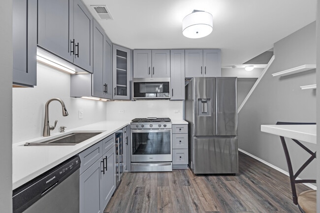 Photo - 730 Hamilton Ct