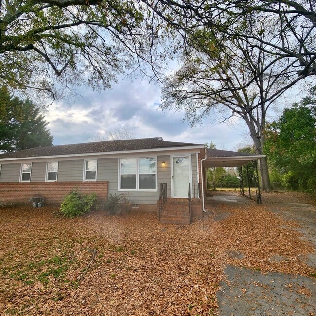 Photo - 703 Ikes Rd