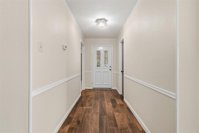 Photo - 1109 Lohmans Crossing Rd