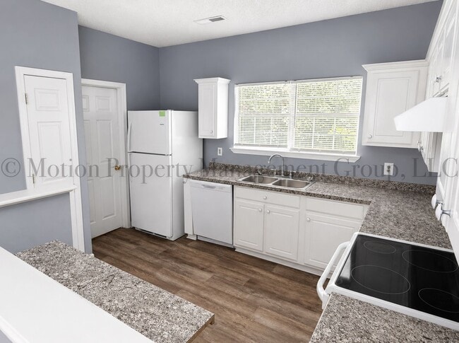 Photo - 6710 Sunset Hills Blvd