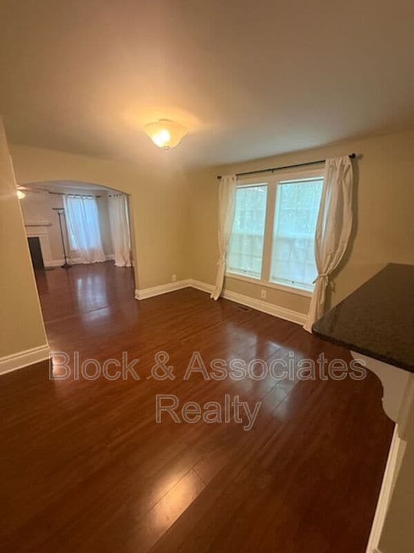 Photo - 1214 S Main St