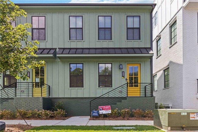 Building Photo - 964 N Circle Dr NW Rental