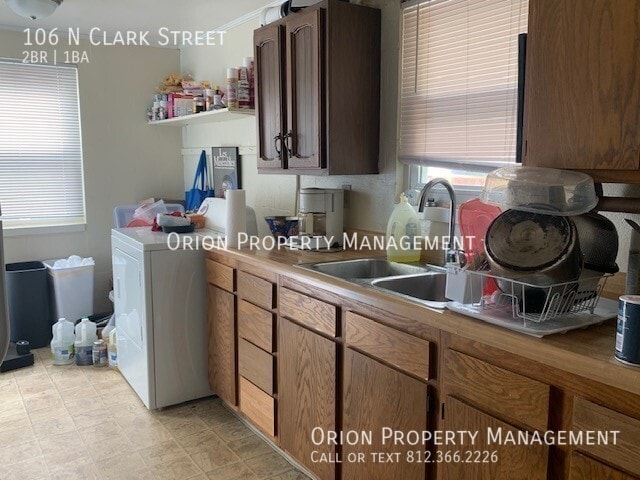 Photo - 106 N Clark St