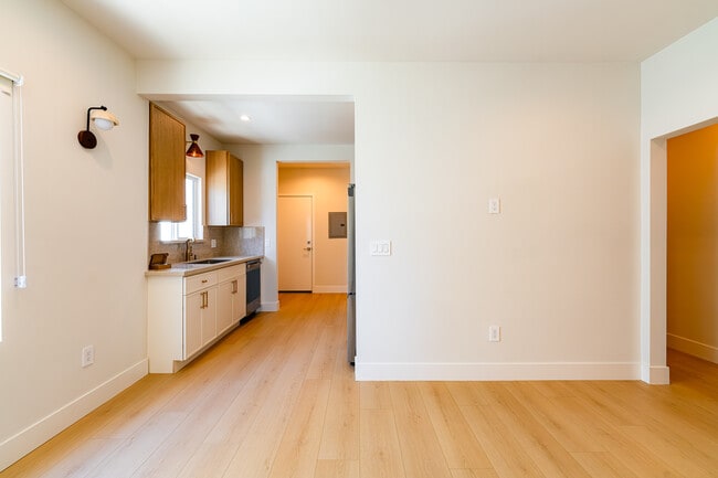 4637 W 18th St Unit 4637