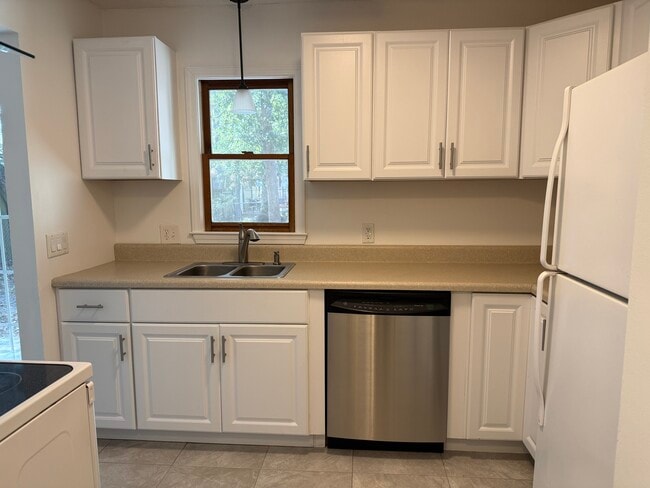 Photo - 727 6th Ave S