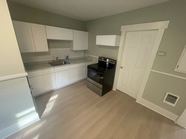 Building Photo - 9-11 Maple St Unit 11 Maple Street - 1F Rental