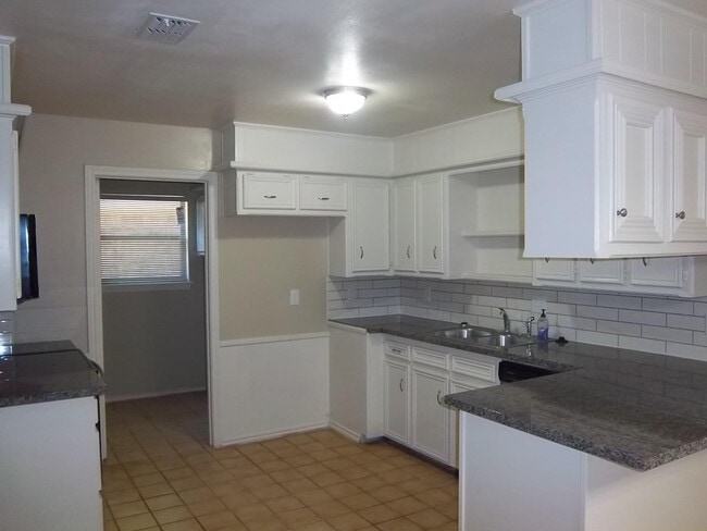 Photo - 4819 73rd St