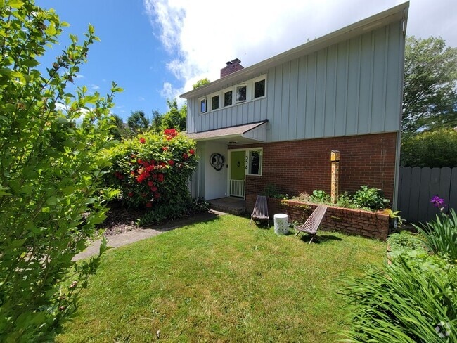 Building Photo - Unique 3Bed / 2Ba Mid-Century Modern home ...