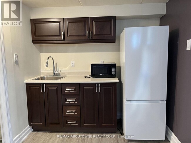Photo - 180 Mississauga Vly Blvd