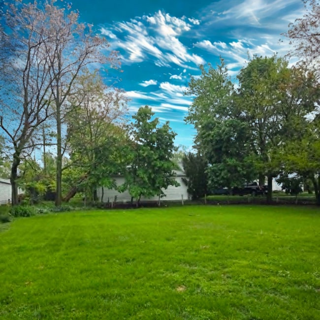 Photo - Large yard and quiet location in Findlay