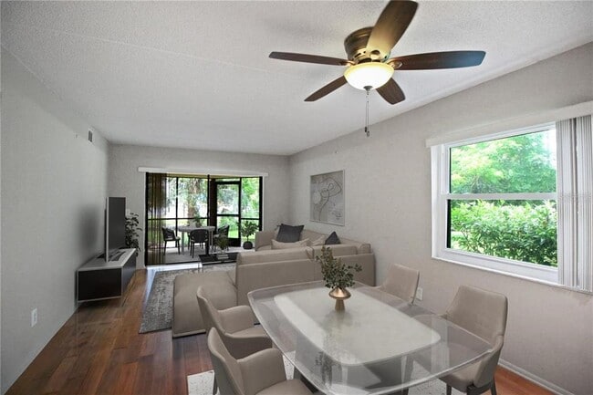 Photo - 135 Woodlake Wynde Unit 135