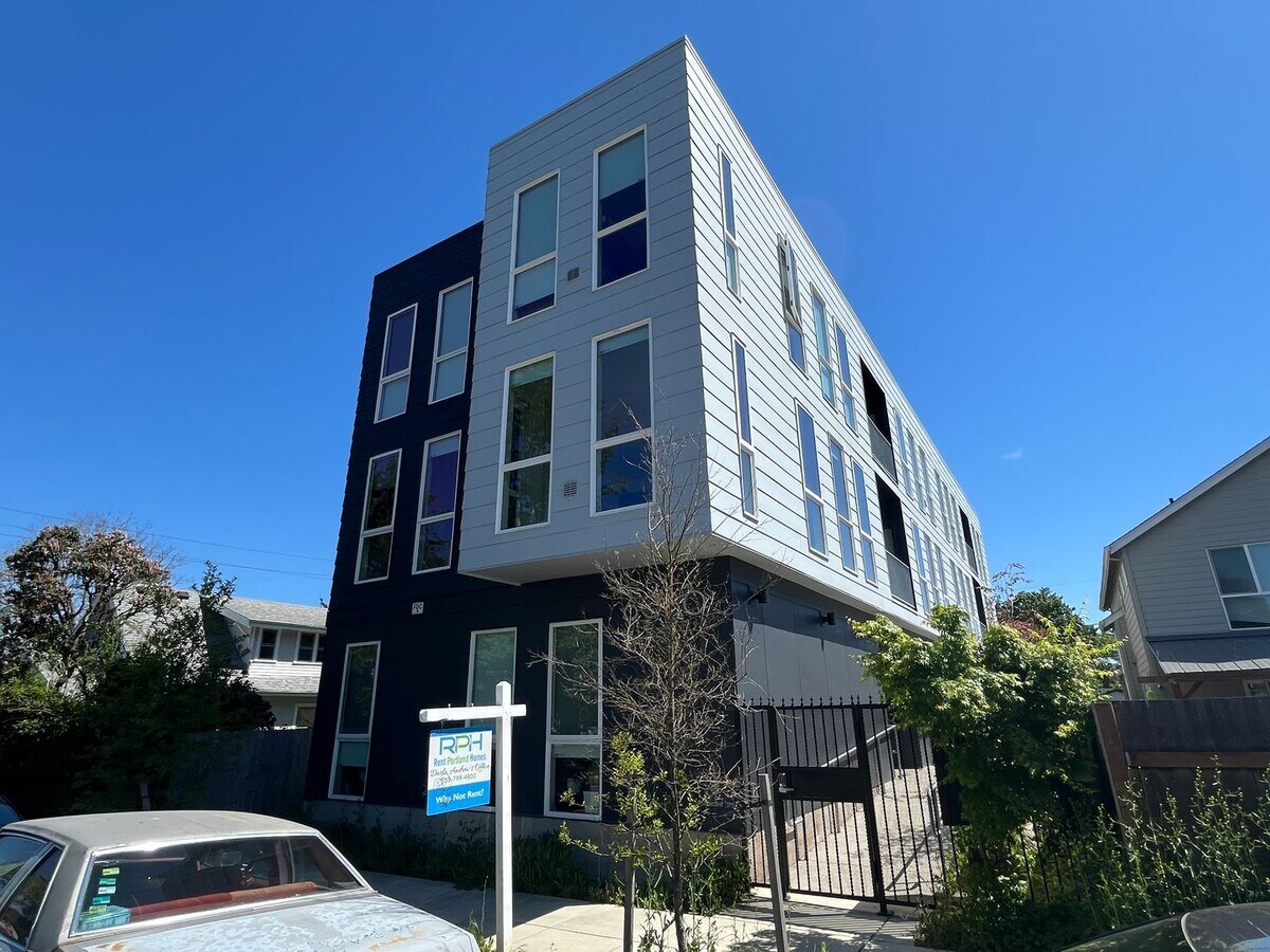 Photo - 1Bd/1Ba Unit in the SE Lents Neighborhood ~ Washer/Dryer in Unit, Stainless Steel Appliances, Qua... Unidad 202A