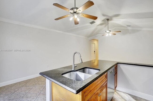 Photo - 4728 Clemens St