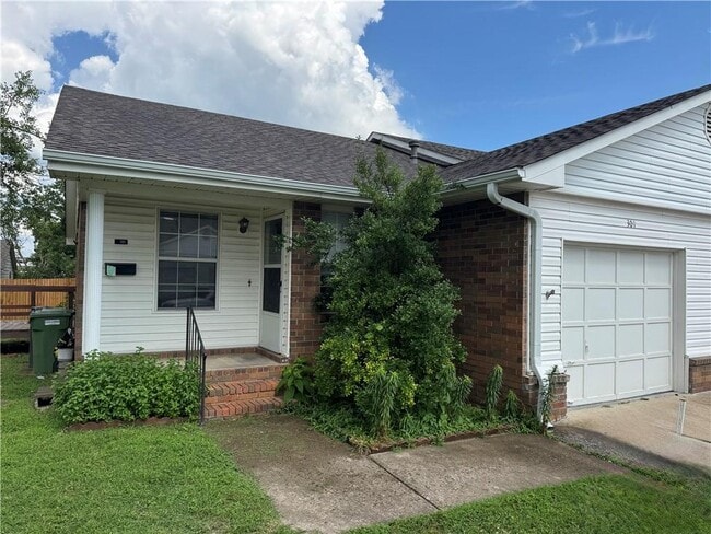Building Photo - 301 S 11th Pl Rental